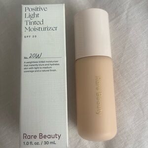Rare Beauty Positive Light Tinted Moisturizer 20 W